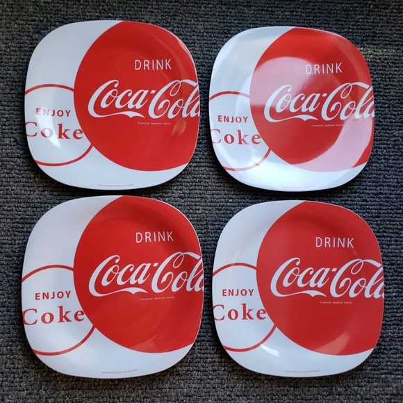 Set of 4 Coca Cola Large Plastic Plates Dishes by Gibson Vintage Collectibles - Picture 1 of 9